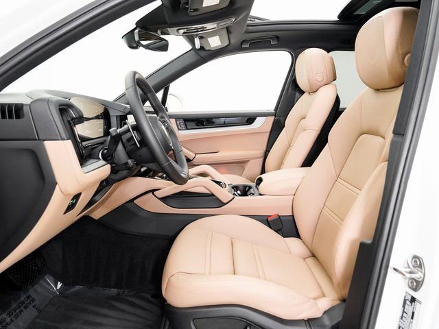 Certified 2025 Porsche Cayenne image 9