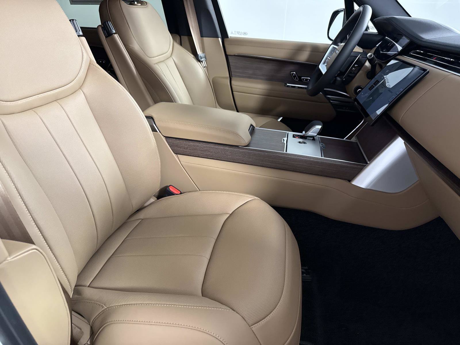 New 2026 Land Rover Range Rover Long Wheelbase SE AWD/4WD image 10
