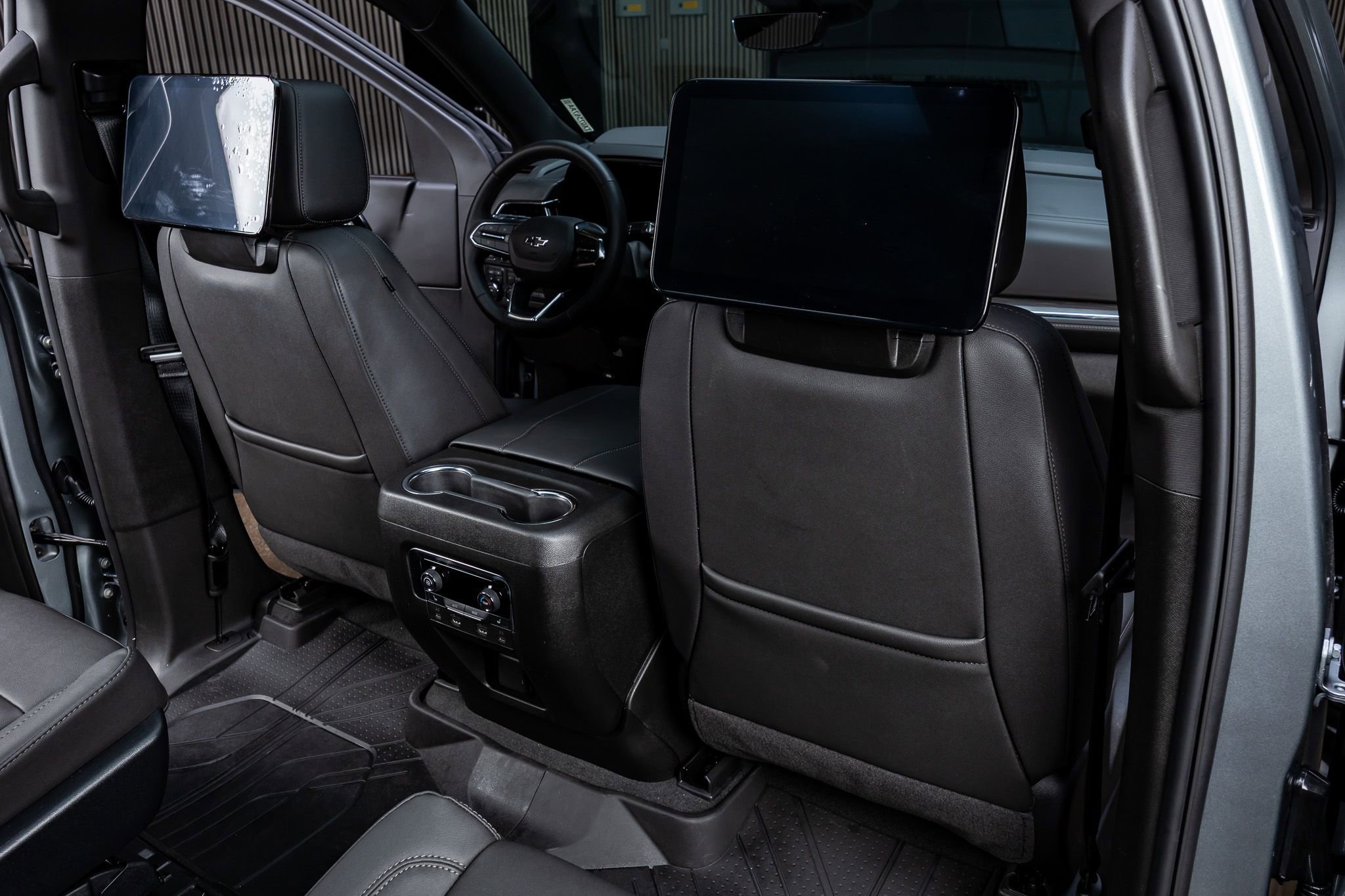 Used 2025 Chevrolet Tahoe Z71 w/ Z71 Off-Road Package AWD/4WD image 30