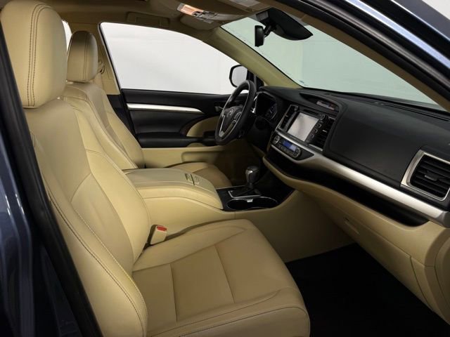 Used 2019 Toyota Highlander XLE image 14