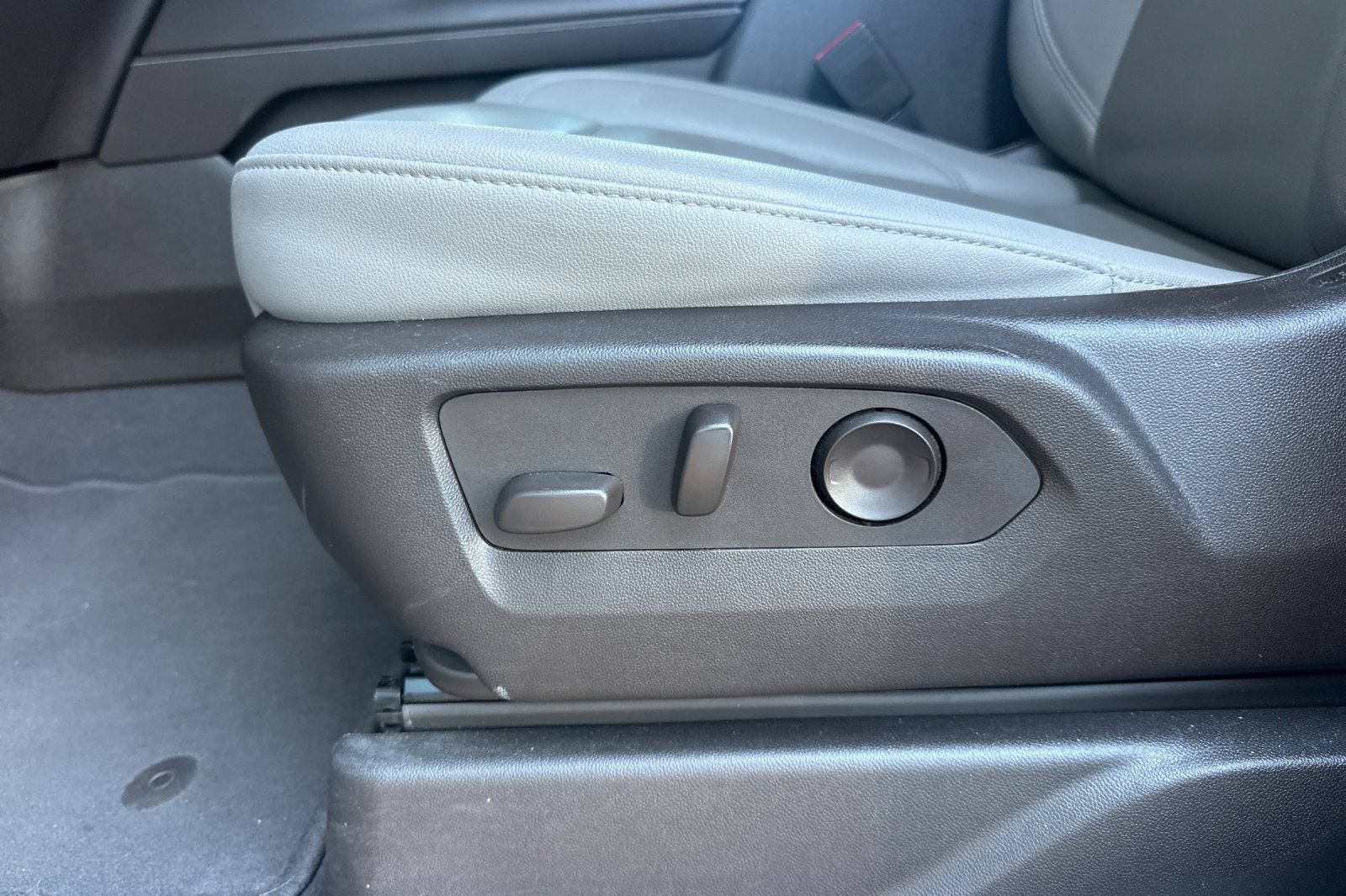 Used 2024 Chevrolet Tahoe LT RWD image 13