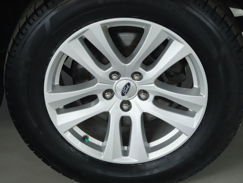 Used 2018 Ford Explorer XLT image 40