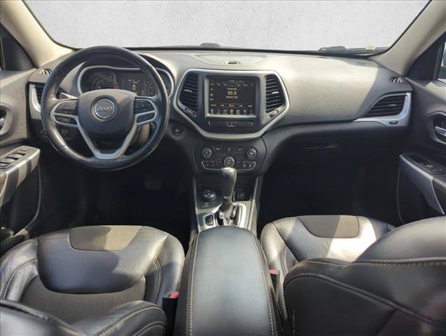 Used 2018 Jeep Cherokee Latitude Plus w/ Cold Weather Group AWD/4WD image 24