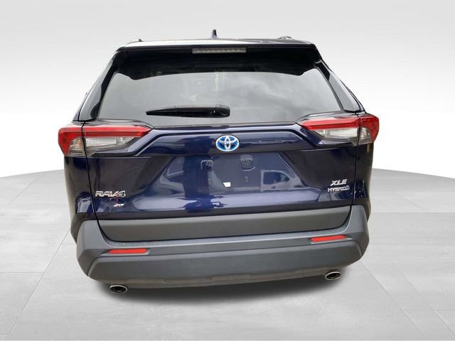 Used 2022 Toyota RAV4 XLE w/ Convenience Package image 3