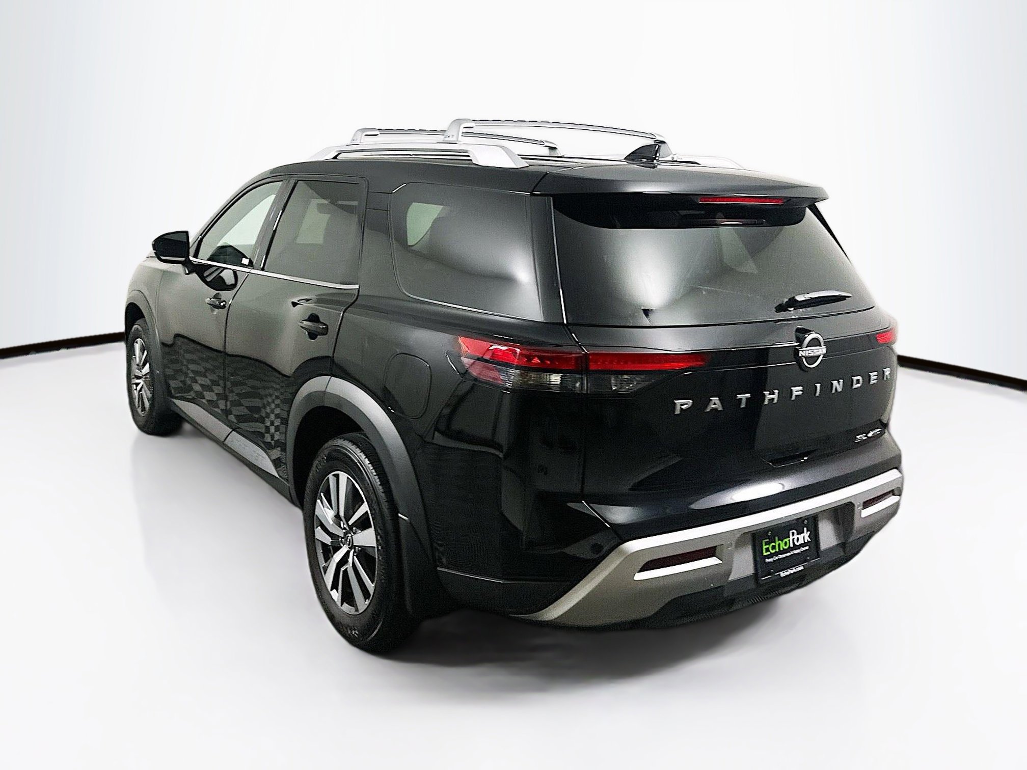 Used 2024 Nissan Pathfinder SL AWD/4WD image 5