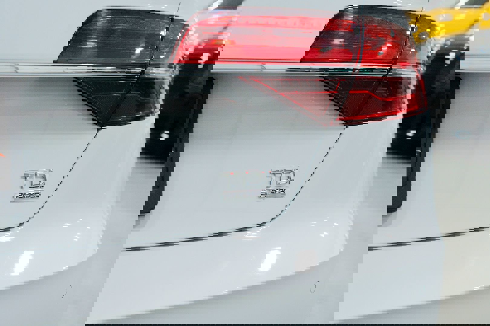 Used 2015 Audi A8 L TDI w/ Premium Package image 10