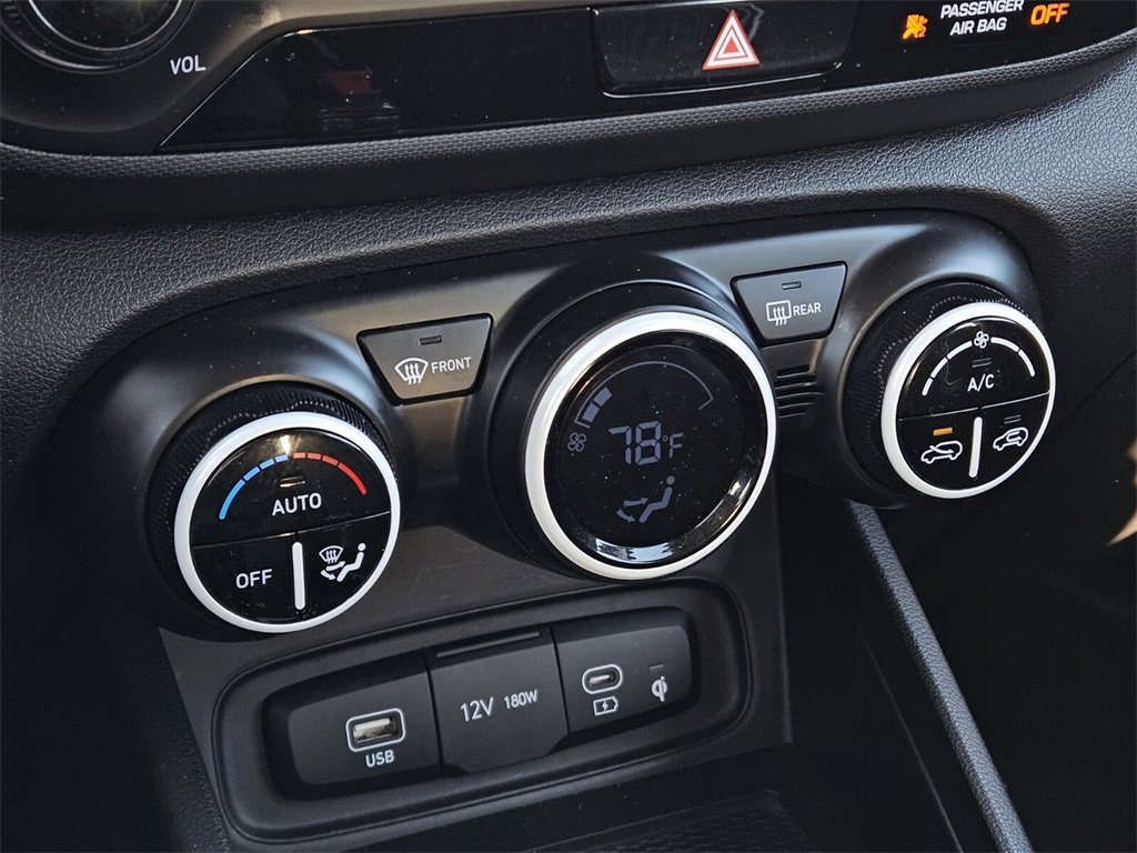 Used 2023 Hyundai Venue Limited image 18