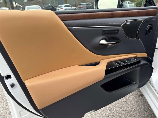 Certified 2025 Lexus ES 300h Ultra Luxury image 17