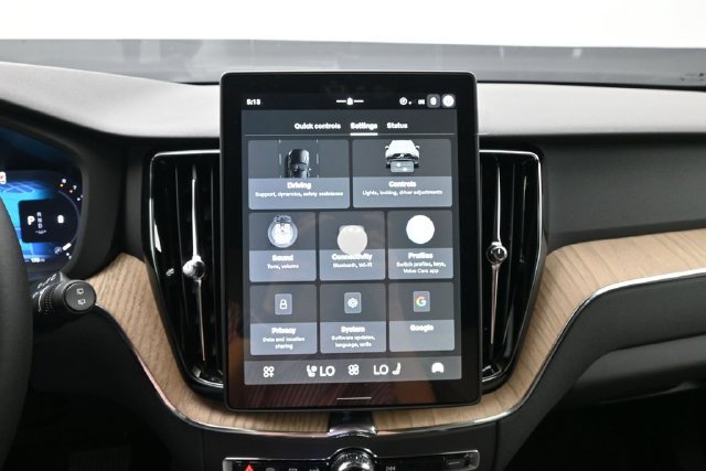 New 2027 Volvo XC60 B5 Core AWD/4WD image 17