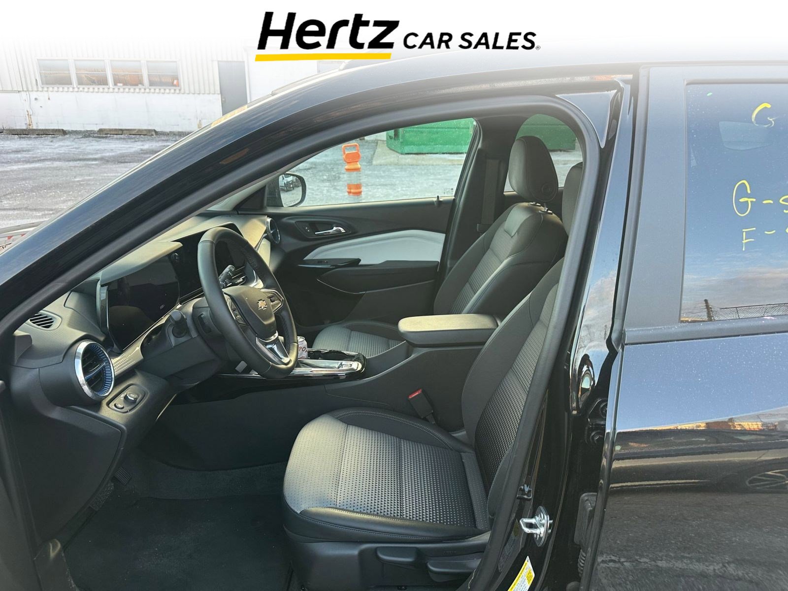 Used 2025 Chevrolet Trax LT w/ LT Convenience Package image 7