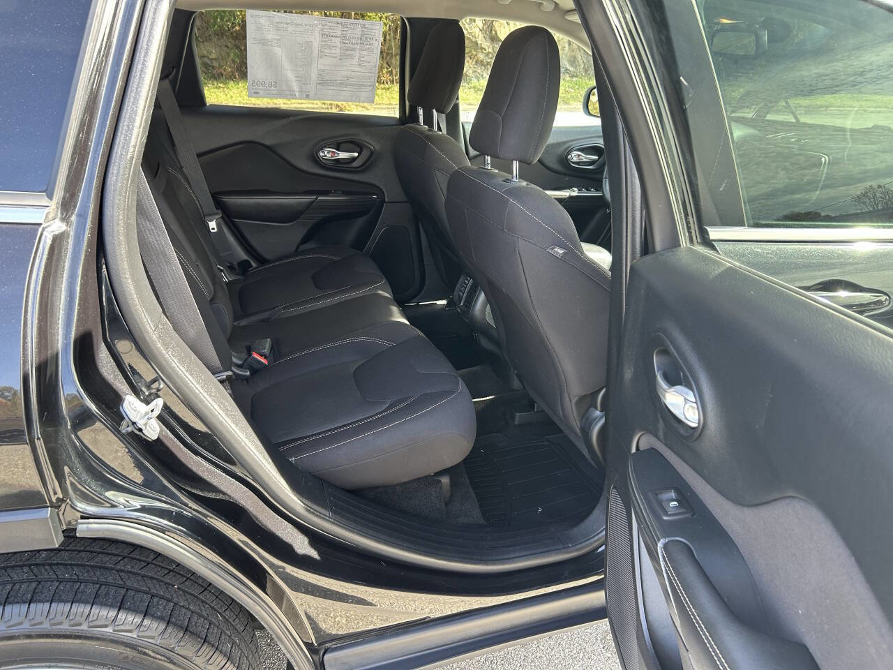 Used 2016 Jeep Cherokee Latitude image 26