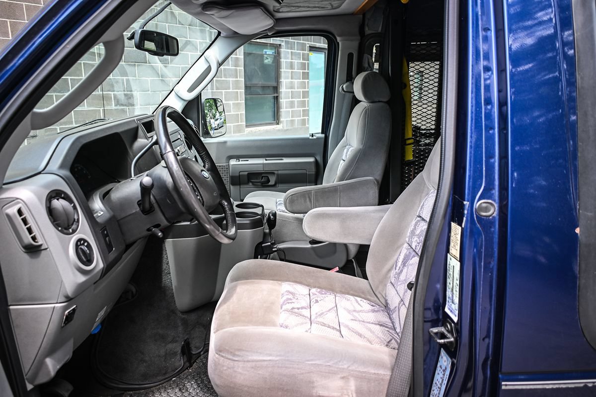 Used 2011 Ford E-150 and Econoline 150 w/ RV Plus Pkg RWD image 8