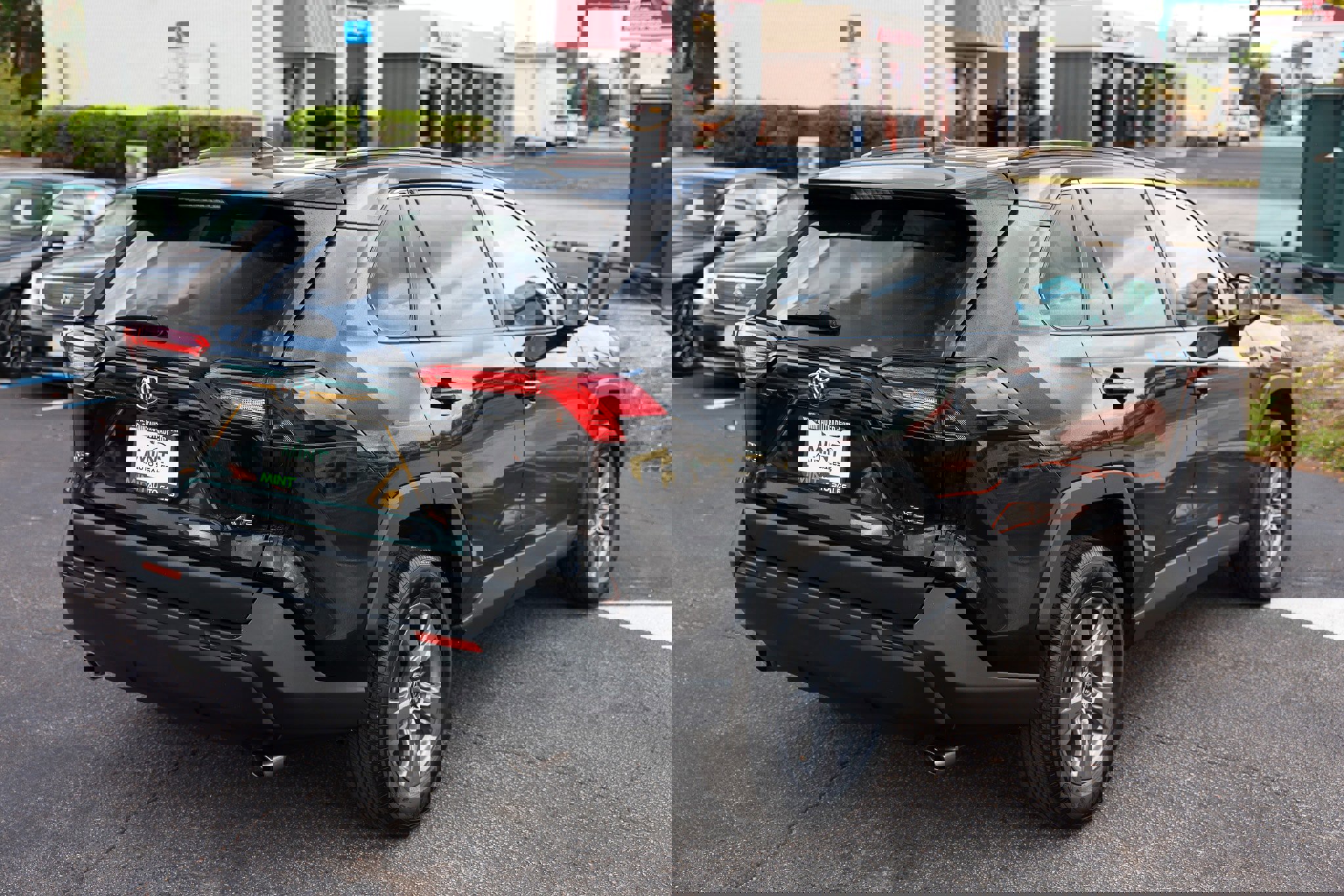 Used 2022 Toyota RAV4 XLE image 15