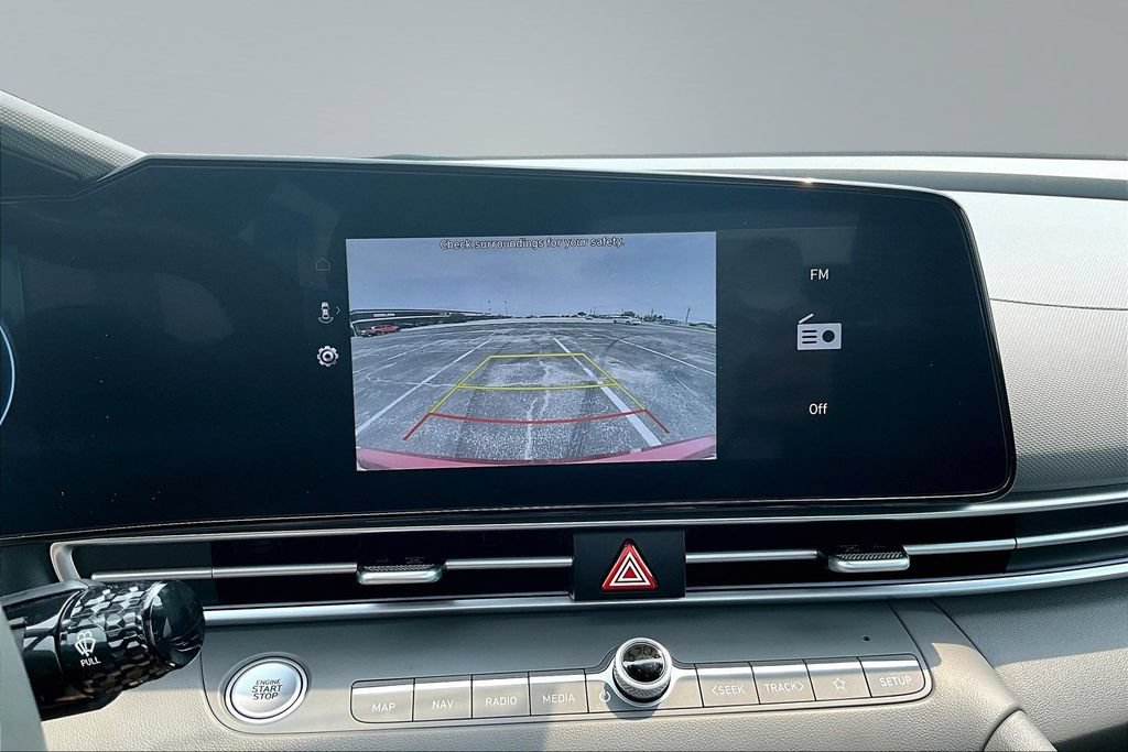 Used 2025 Hyundai Elantra SEL FWD image 19