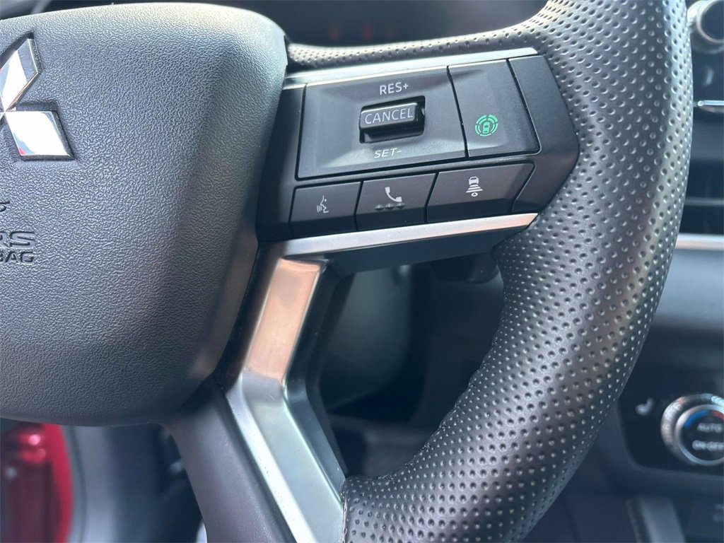 Used 2024 Mitsubishi Outlander SE image 18