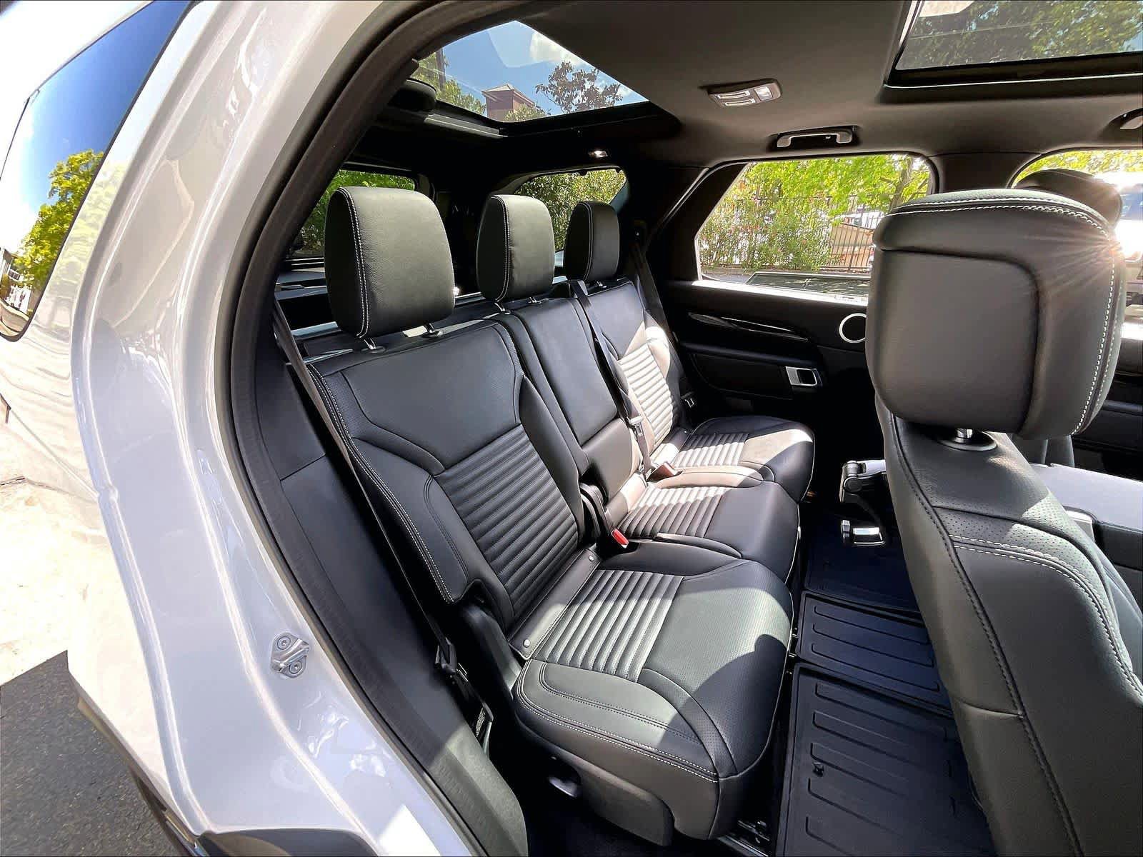 New 2026 Land Rover Discovery S AWD/4WD image 27