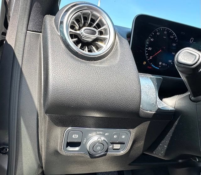 Certified 2021 Mercedes-Benz GLB 250 4MATIC image 24