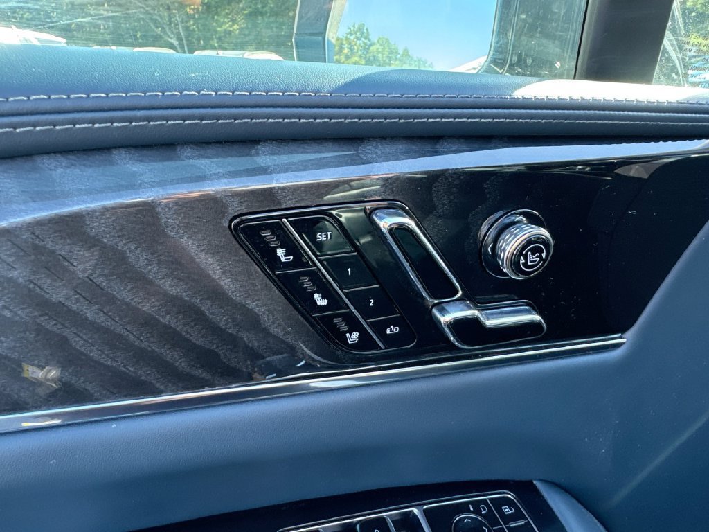 Used 2025 Cadillac Escalade IQ Luxury 2 AWD/4WD image 14
