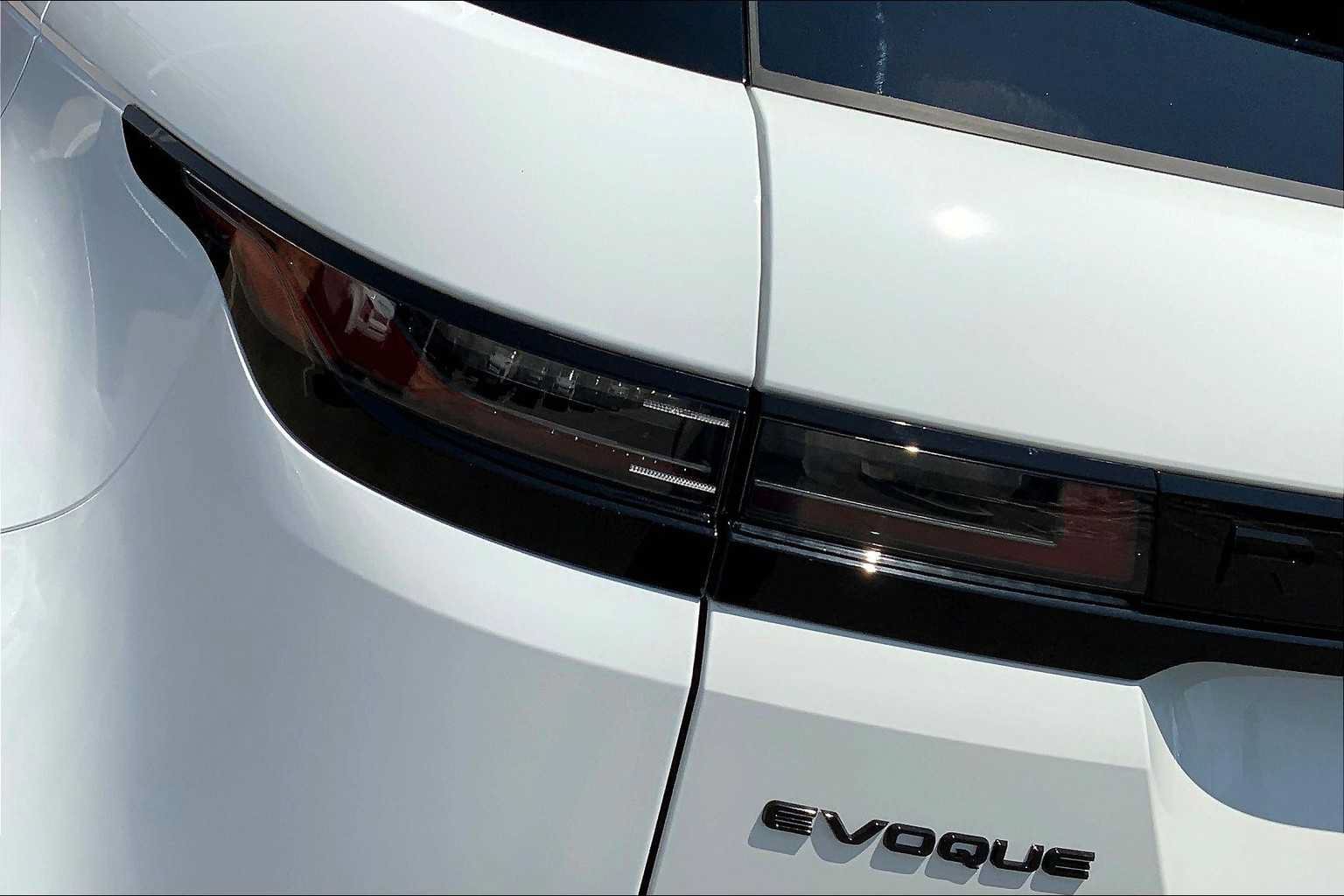 New 2026 Land Rover Range Rover Evoque Dynamic SE AWD/4WD image 14