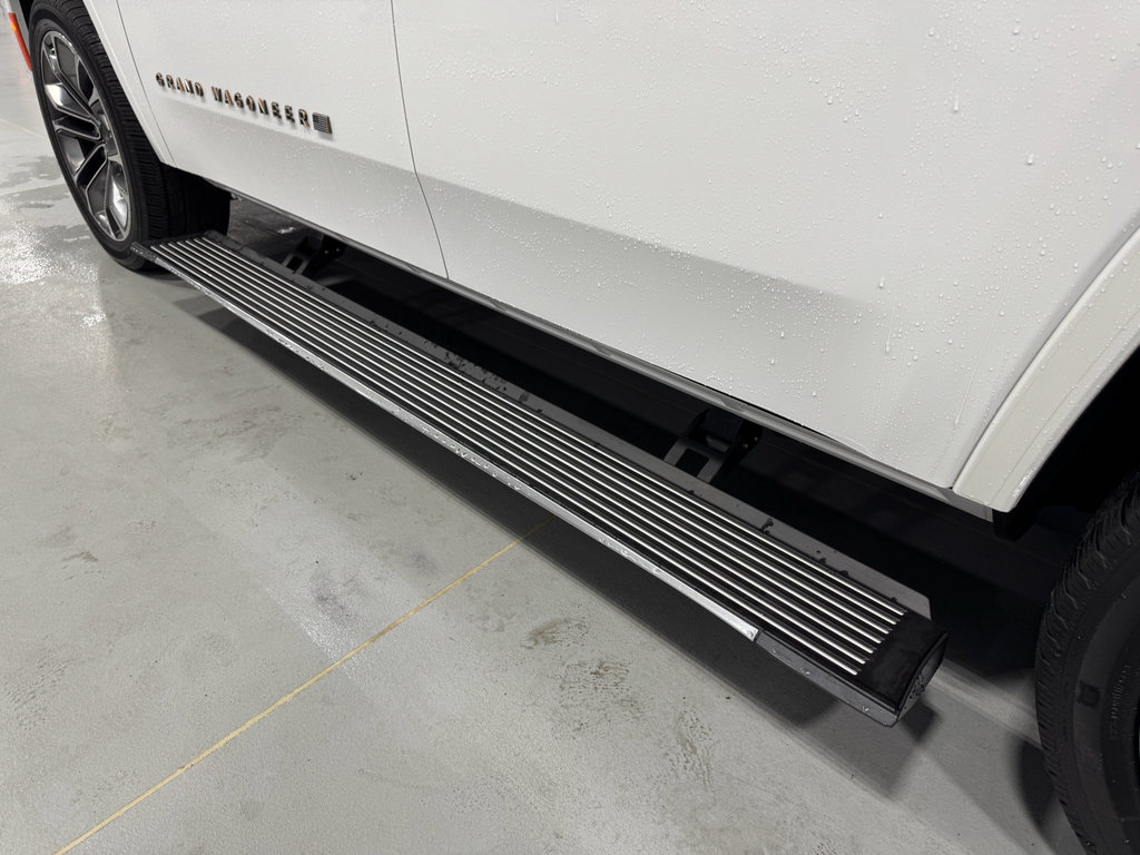 Used 2022 Jeep Grand Wagoneer Series III w/ Rear Seat Video Group 1 image 12