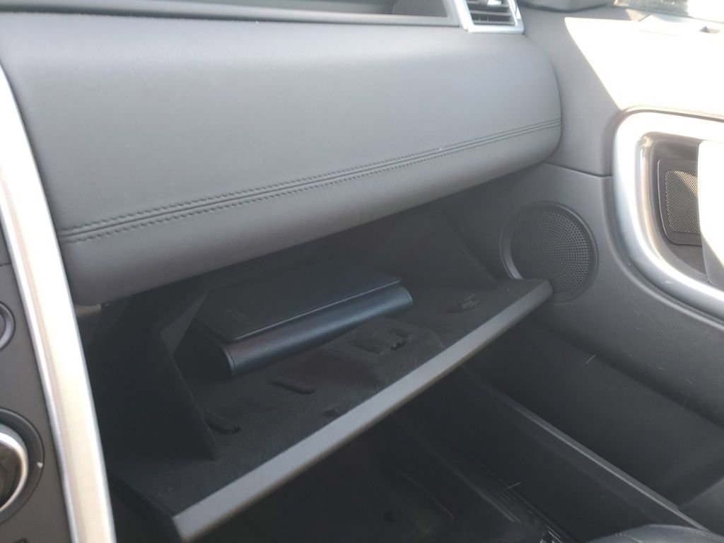 Used 2017 Land Rover Discovery Sport SE image 22