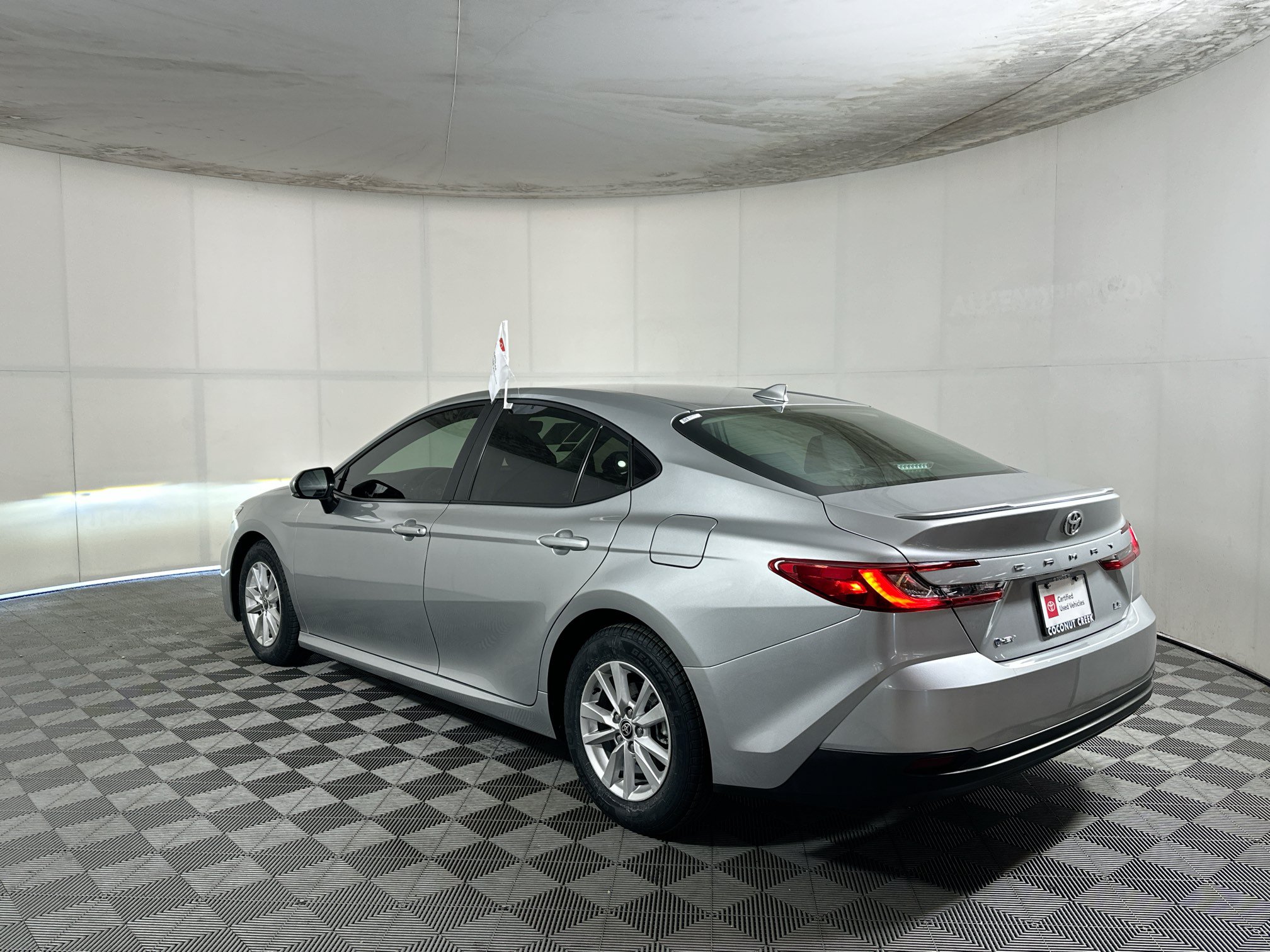 Used 2025 Toyota Camry LE w/ Convenience Package FWD image 5