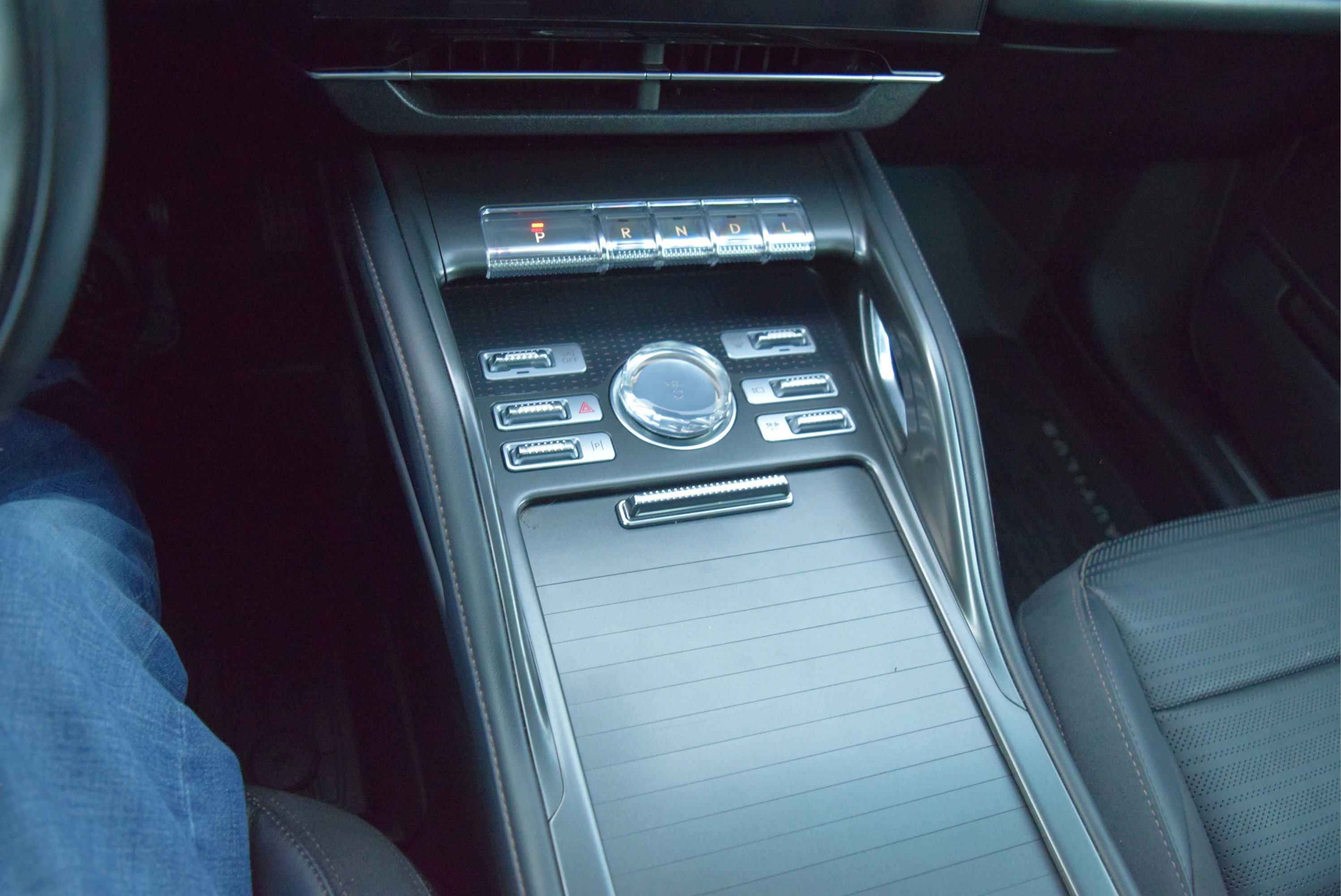 Used 2024 Lincoln Nautilus Reserve w/ Equipment Group 202A image 15