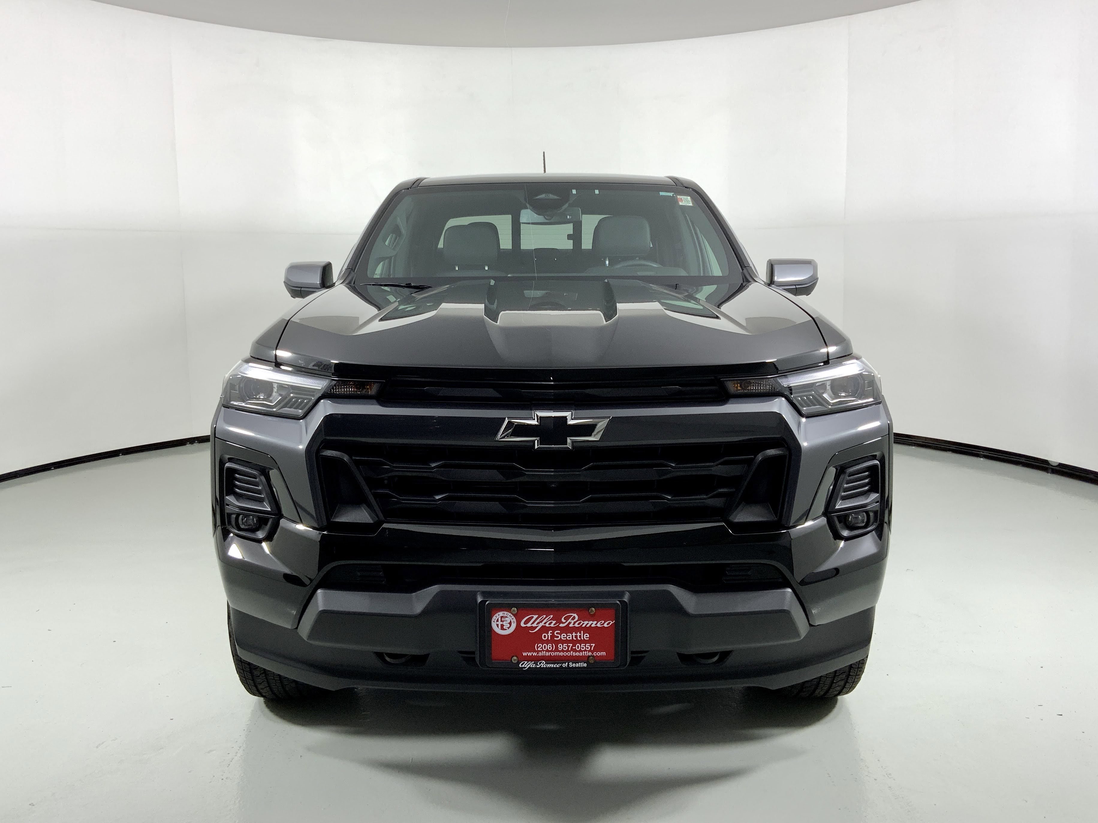 Used 2024 Chevrolet Colorado LT w/ LT Convenience Package III image 2