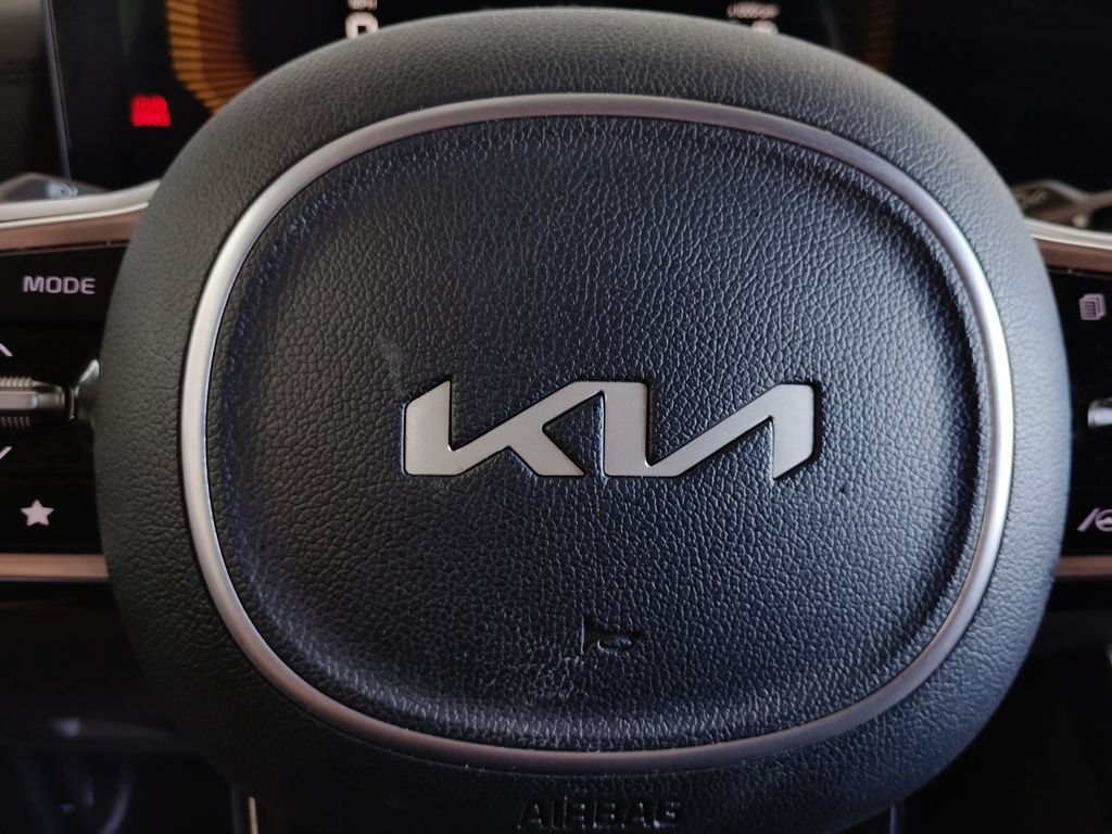 Used 2025 Kia Carnival EX FWD image 27