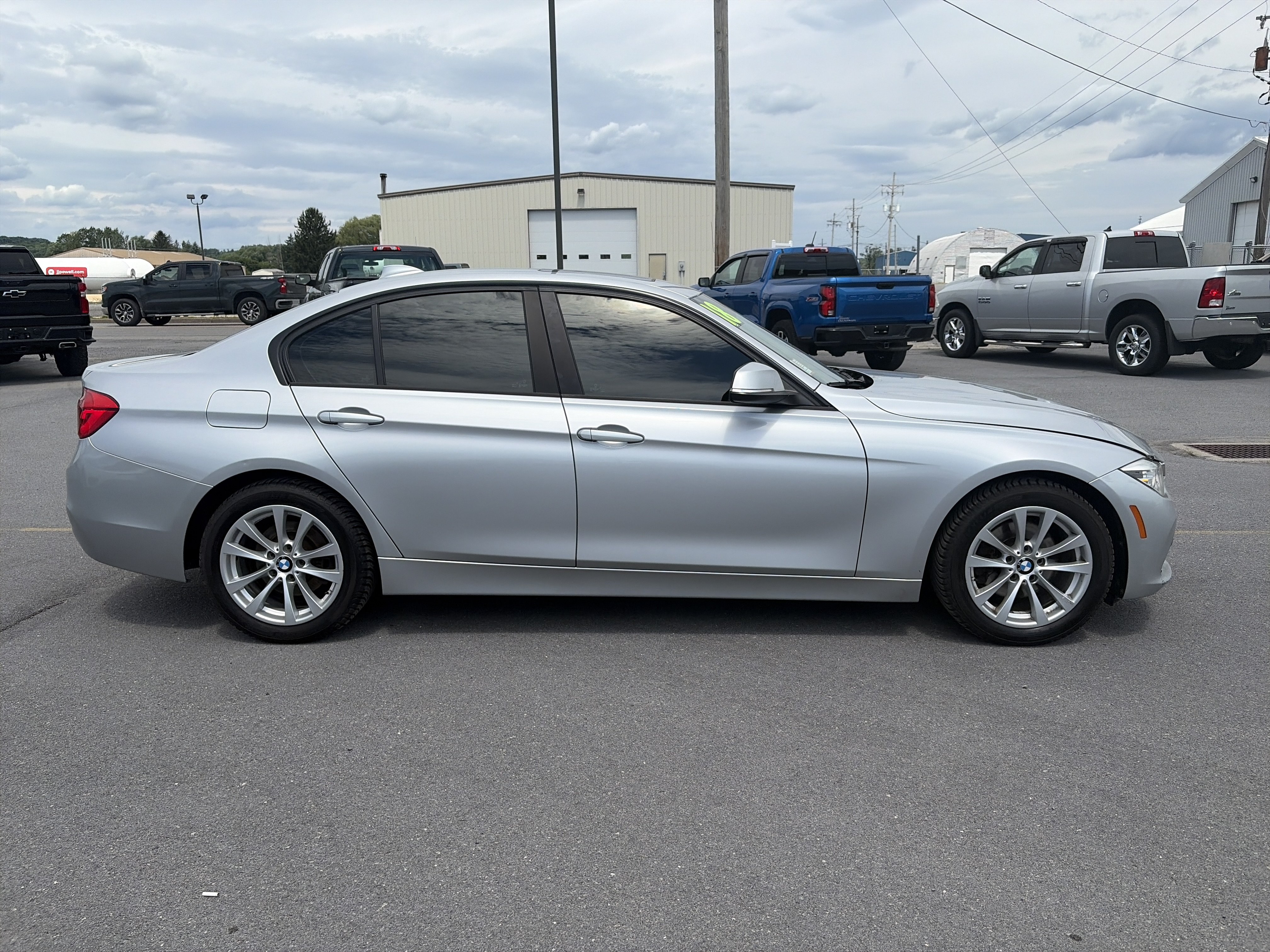 Used 2018 BMW 320i xDrive Sedan AWD/4WD image 10