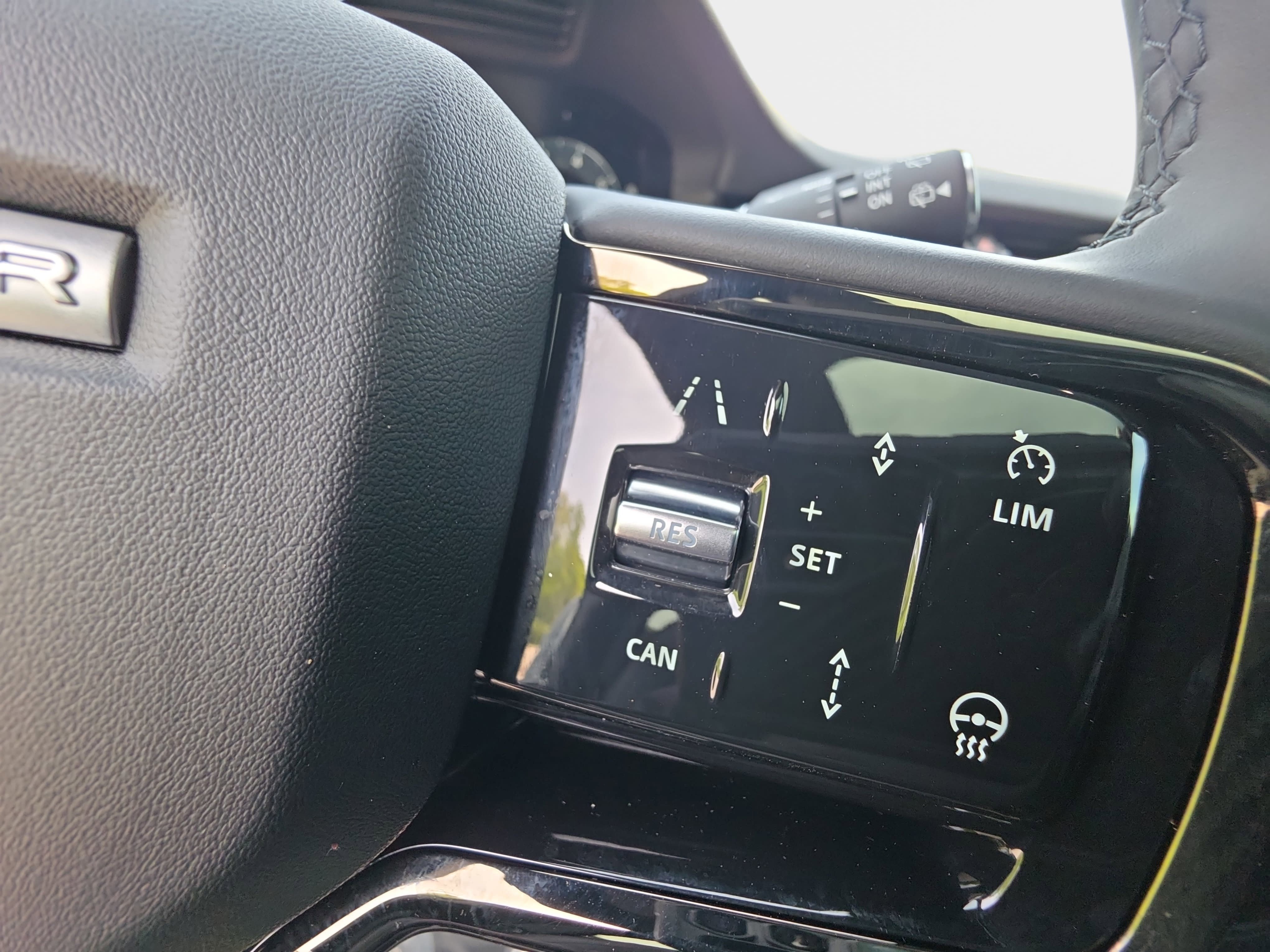 Certified 2025 Land Rover Range Rover Evoque Dynamic SE image 18