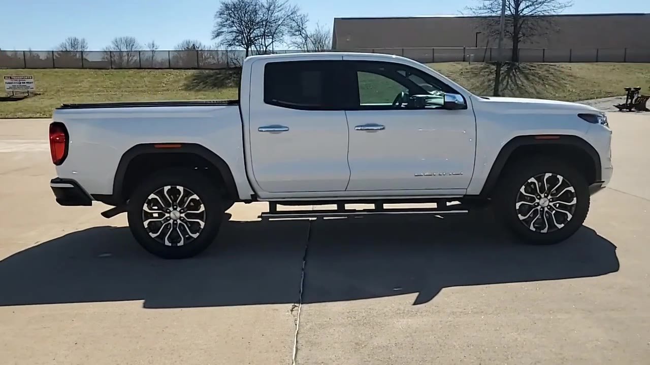 Used 2025 GMC Canyon Denali AWD/4WD image 9