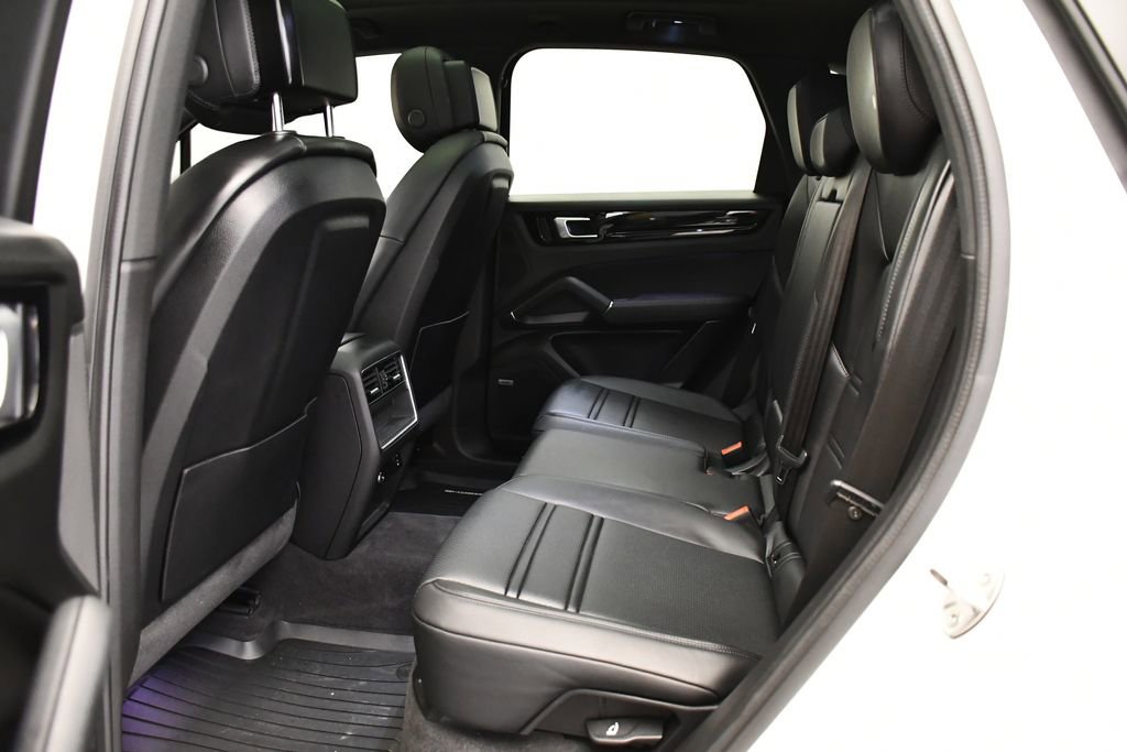 Used 2022 Porsche Cayenne image 45