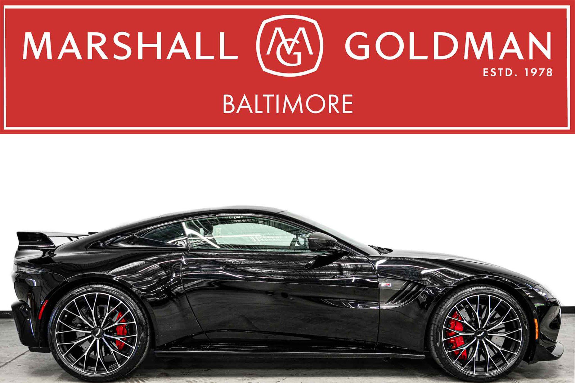 Used 2023 Aston Martin V8 Vantage Coupe RWD image 1