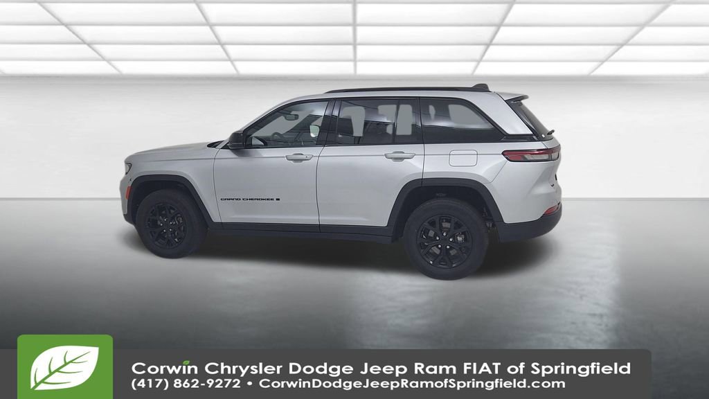 Used 2024 Jeep Grand Cherokee Altitude image 8