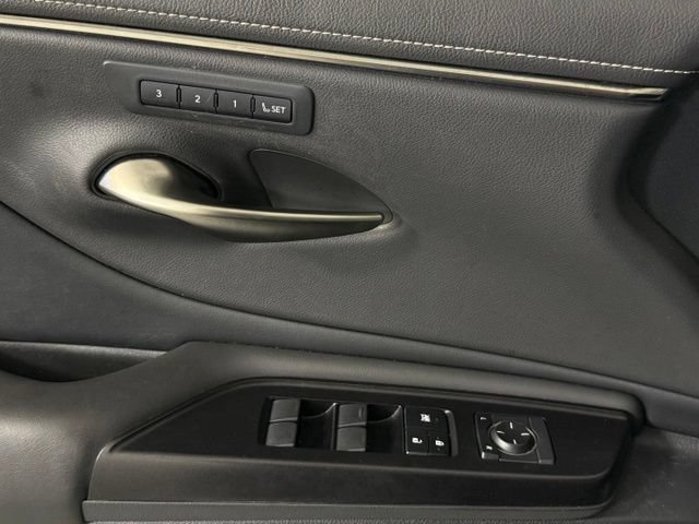 Used 2019 Lexus ES 300h w/ Premium Package FWD image 17