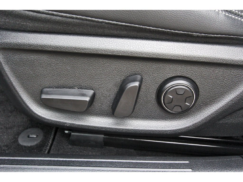 Used 2026 Genesis G70 2.5T RWD image 32