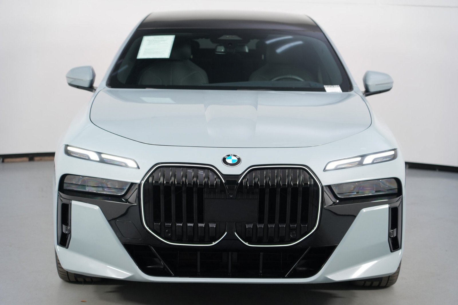 Used 2024 BMW 760i xDrive w/ Premium Package 2 AWD/4WD image 56