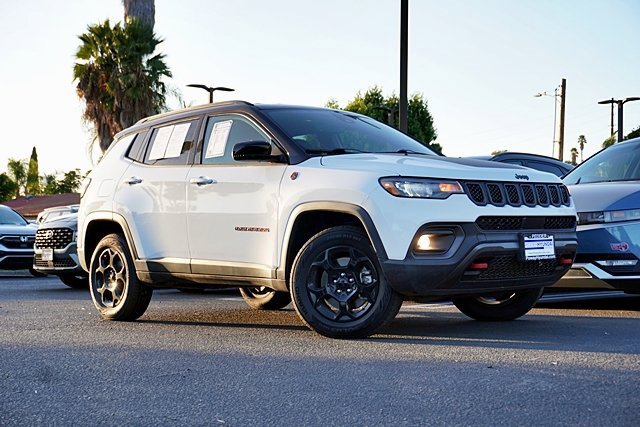 Used 2023 Jeep Compass Trailhawk video 2