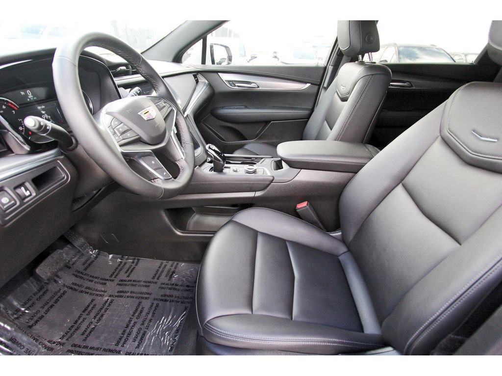 Certified 2025 Cadillac XT5 Luxury image 6