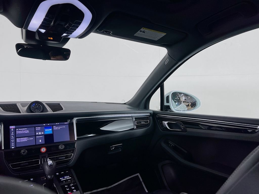 Certified 2025 Porsche Macan image 26