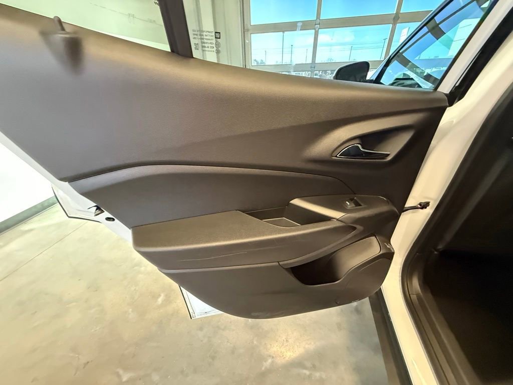 Used 2025 Chevrolet Trax LT image 15