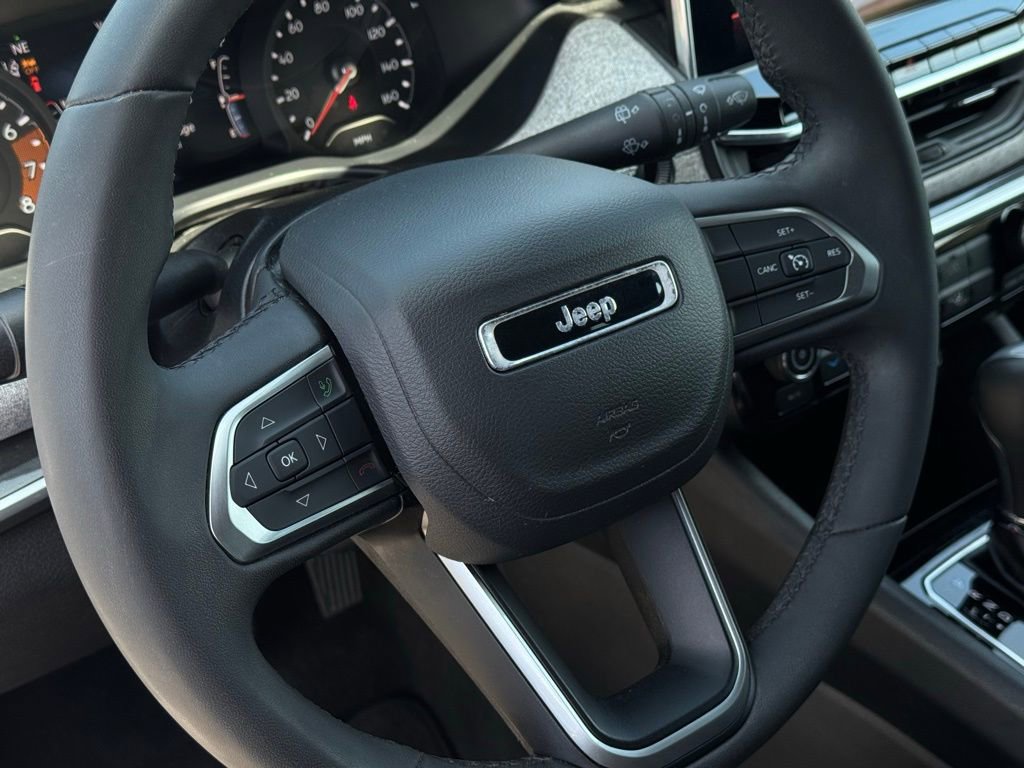 Used 2024 Jeep Compass Latitude AWD/4WD image 16