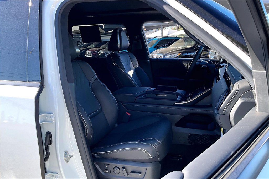 Used 2026 INFINITI QX80 Autograph w/ Premium Cargo Package AWD/4WD image 9