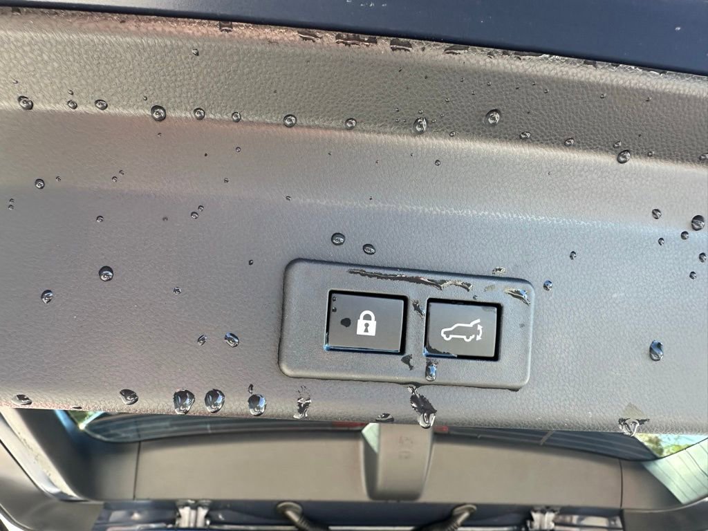 Used 2023 Subaru Ascent Touring image 8