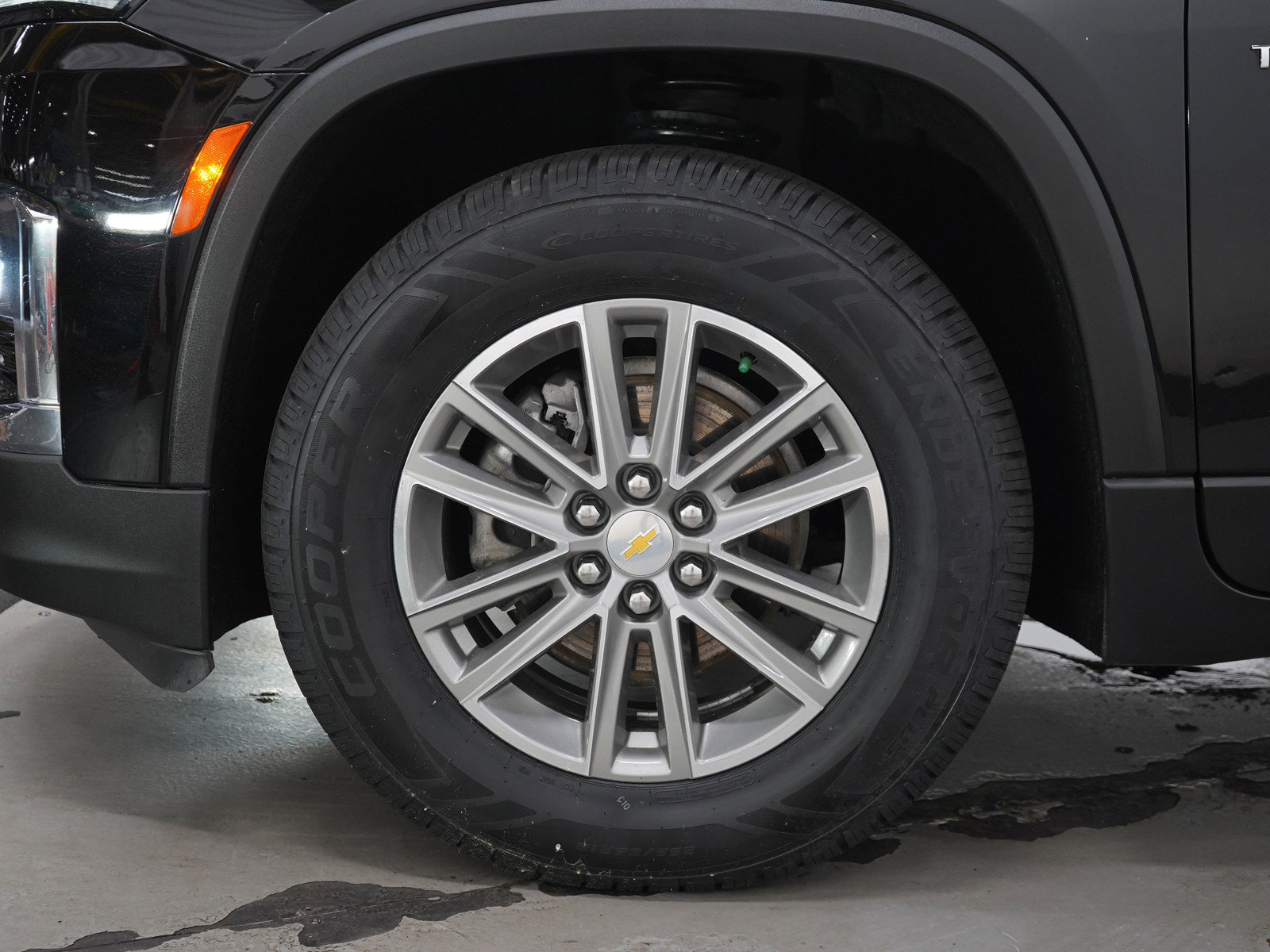 Used 2023 Chevrolet Traverse LT FWD image 29
