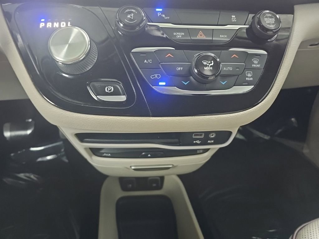 Used 2017 Chrysler Pacifica Limited FWD image 29