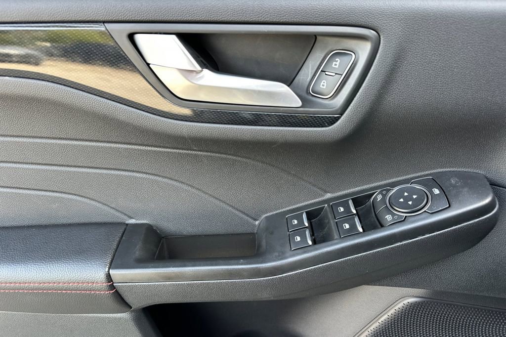 New 2025 Ford Escape ST-Line Select AWD/4WD image 9