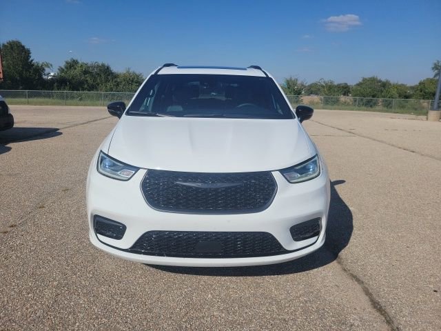 Used 2025 Chrysler Pacifica Limited image 19