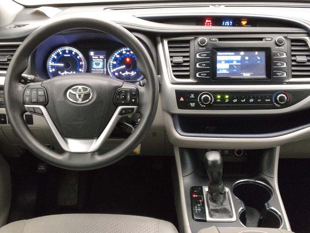 Used 2017 Toyota Highlander LE image 22